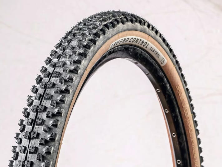 The tyres have a very strong influence on the driving characteristics.