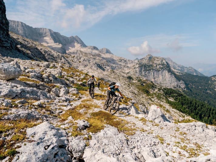 Über das Kanin-Gebirge an der Sella Nevea zog sich einst die Frontlinie des Ersten Weltkriegs. Auch dieser Trail, der sich 1000 Tiefenmeter nach Nevea hinunterwindet, ist ein Relikt aus diesen finsteren Zeiten.