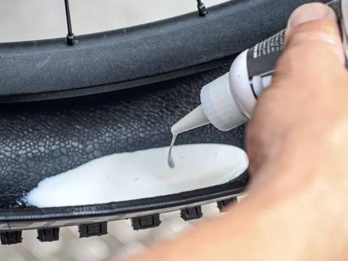 Für die <a href="https://www.awin1.com/cread.php?awinmid=11768&awinaffid=471469&clickref=B+Dichtmilch&ued=https%3A%2F%2Fwww.rosebikes.de%2Fsearch%3Fq%3DDichtmilch" target="_blank" rel="noopener noreferrer nofollow">Dichtmilch</a>* wird es erst bei -20 Grad Celsius kritisch.