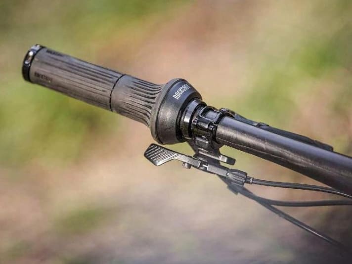 With the new Twistloc remote, you can lock and unlock the suspension with a twisting movement. On the predecessor, you had to remove your thumb from the handlebars to release the suspension travel at the touch of a button.