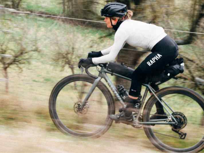 Ultra-Distance-Athletin Jana Kesenheimer hat die Kollektion beim Transcontinental Race getestet.