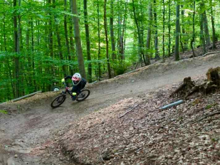 Dank unendlich vieler Eimer Erde, die hier raufgeschleppt wurden, ist auf der Glessener Welle auch Kompression möglich.