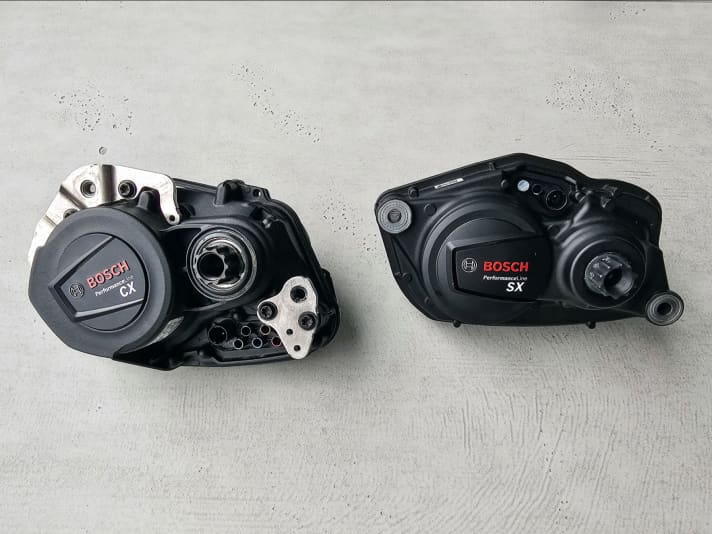 For comparison: The new Bosch SX (right) is not extremely compact, but it is significantly lighter and also narrower than the classic Performance CX.