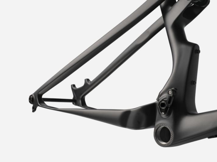 Flex pivot, second bottle cage mount and chain guide on the main bearing: these details clearly show how much development work has gone into the new frame of the Cannondale Scalpel. The Americans have dispensed with a flat-mount brake mount.