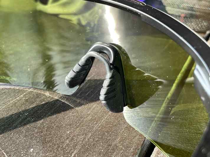 Lässt sich nicht so einfach abziehen: der Nasensteg.