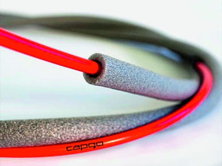 Liners from Germany and Belgium, cables from Taiwan. As with many parts from European manufacturers, there is also a piece of Asia in the seatpost control of our project bike.