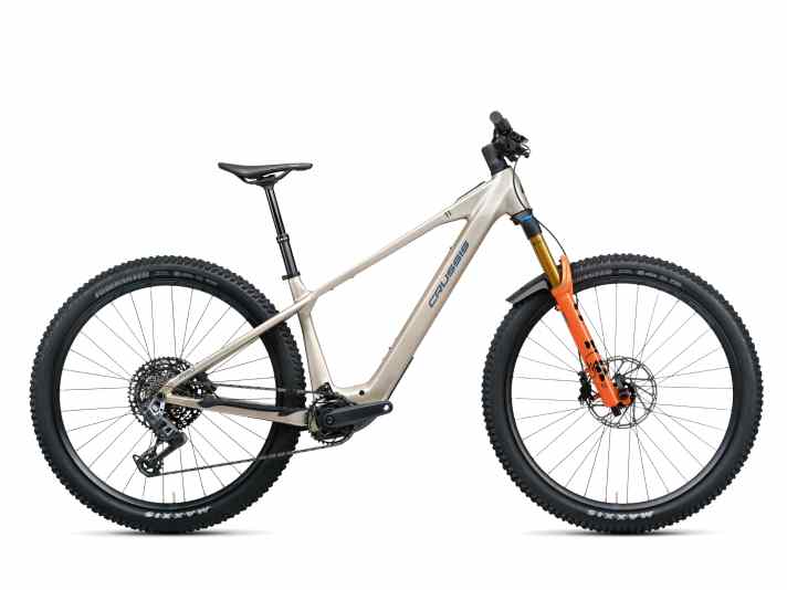 Although the picture shows the more expensive version of Crussis’s aluminium hardtail, the robust DJI Avinox, a telescopic seatpost and a 130mm Fox fork are available from the Czech manufacturer for as little as 3,590 euros.