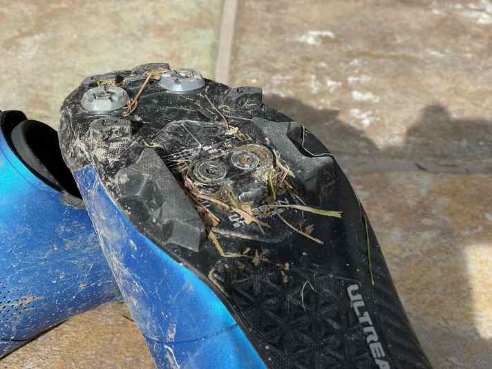 Plenty of space for threading into the clipless pedal - nothing can go wrong even in the stress of racing.