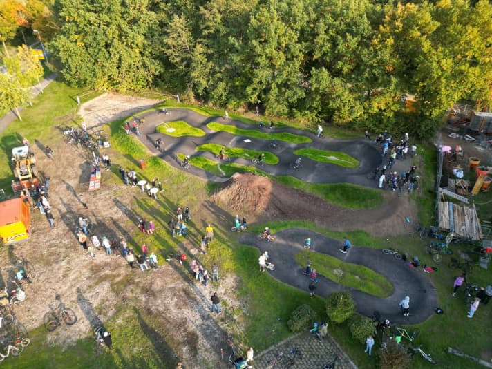 Many cities have now recognised the potential of pump tracks and invested in a facility. When they open, it becomes clear how good a pump track can be for a community.
