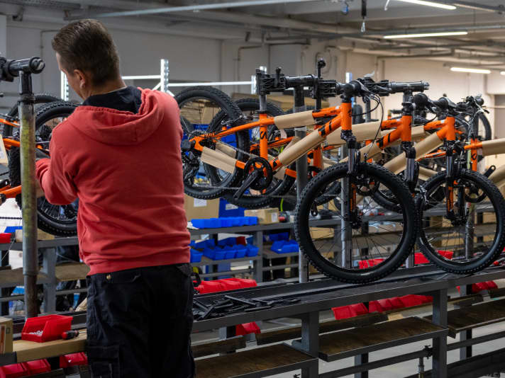 Mit der geplanten Verlagerung der Produktion ins europäische Ausland sollen 83 Mitarbeitende in Waldsassen ihren Job verlieren.