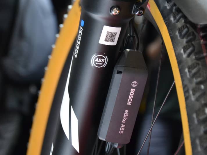 Hier ist das ABS System von Bosch zusammen mit der TRP Trail EVO Bremse an einer SR Suntour Durolux Federgabel verbaut.