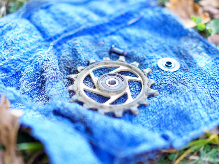 The derailleur pulleys all rotate smoothly. The high-quality industrial bearings are well sealed.