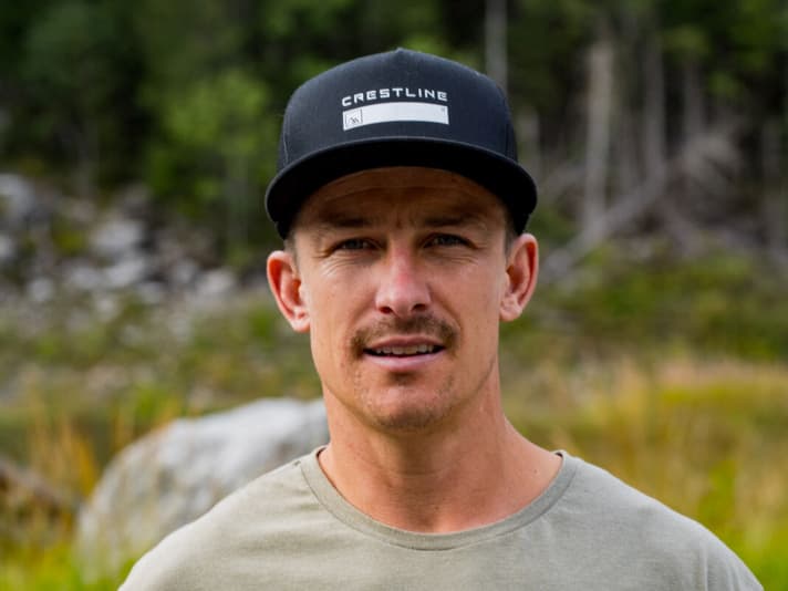 Sam Blenkinsop was the first New Zealander ever to win a Downhill World Cup in Schladming in 2008. The racer's trademark is his riding style, which switches back and forth between super-casual and full on the limit in a matter of seconds.