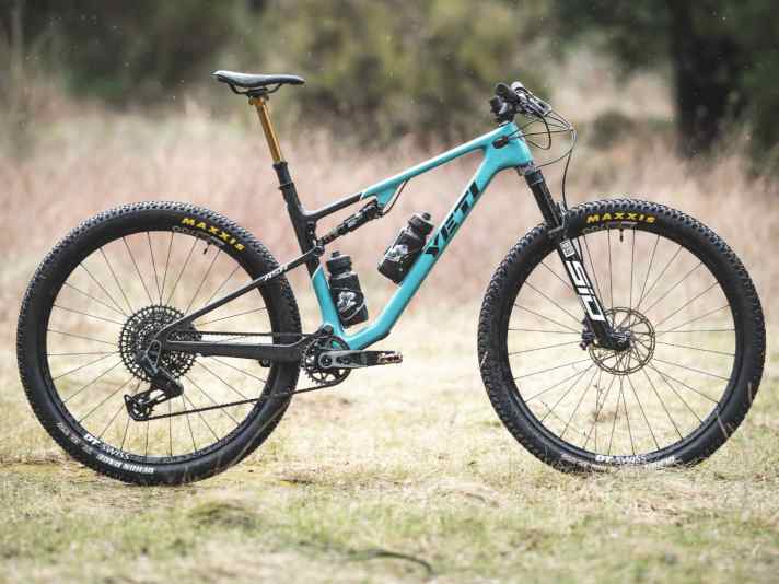 Tipp für den Mehrtages-Marathon: Das Yeti ASR nimmt es mit fast jedem Gelände auf, ist in dieser Ausstattungsvariante aber nicht ganz so spritzig, wie die schnellsten Cross-Country-Mountainbikes.