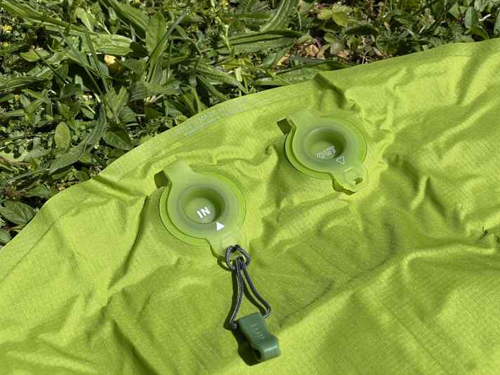 The two separate valves work perfectly when inflating and deflating.