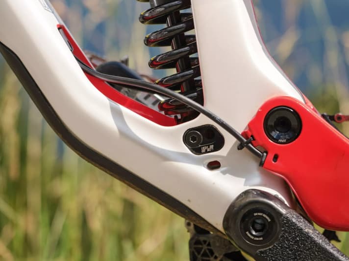 "I love coil shocks. The response behaviour of an air shock can't keep up with that. You can adjust the geometry of the Gambler using a flipchip. I ride in high mode - the slightly steeper geo setting. This has proved its worth for me on park tracks." 