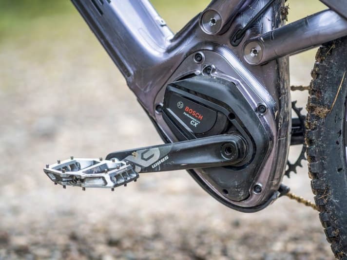 Die Finnen können vielleicht perfekt mit der CNC-Fräse umgehen, beim Motor müssen aber die Deutschen ran! Der Bosch-CX-Motor hat mächtig Bums und ist dabei top dosierbar. Primus inter pares.