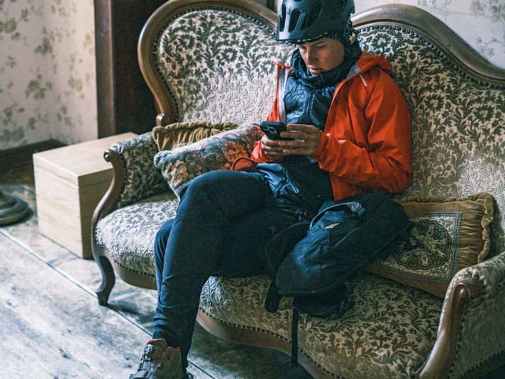 After stopping for breakfast, I check the weather forecast on my mobile phone again. My fingers are back up to operating temperature and my batteries are three quarters charged. 