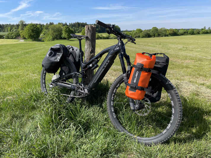 And here we are: Somewhere in the middle of nowhere and sunshine, the Aeroe luggage carrier system shows its best side.