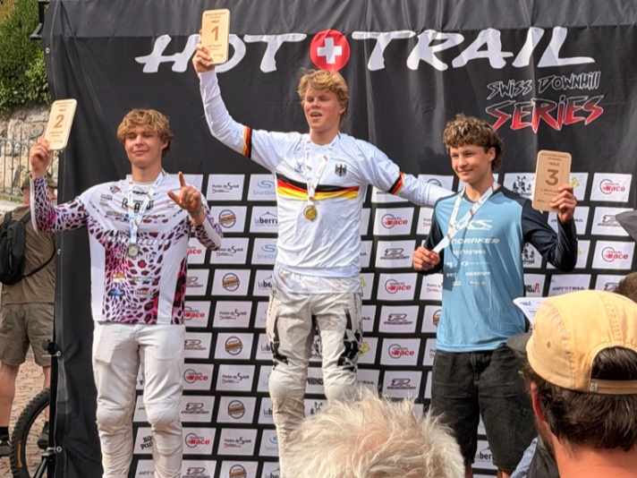 Sieger-Typen: Deutsche Meisterschaft Downhill in Todtnau. Levin (li), Sieger Lois Eller, dritter Vincent Vodan.