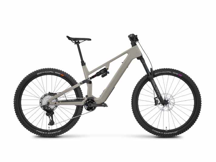 The File Plus XT comes with brakes and gears from Shimano but Rockshox suspension for 6999 euros.