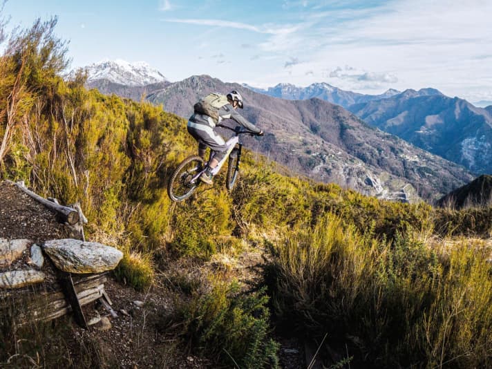 Bitte senden! Die Sprünge auf dem Folgorito-Trail sind witzig, doch zuvor checken, wohin du springst!
