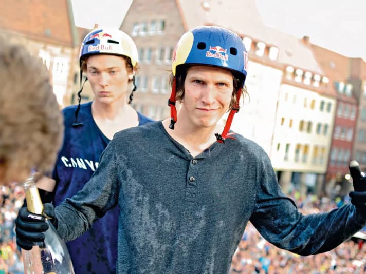 Red Bull District Ride 2011: Brandon Semenuk (rechts vorne), hinten Thomas Genon