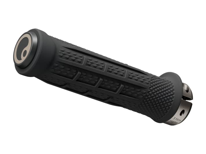 Four finger boxes are designed to provide optimum grip, even during fast manoeuvres.