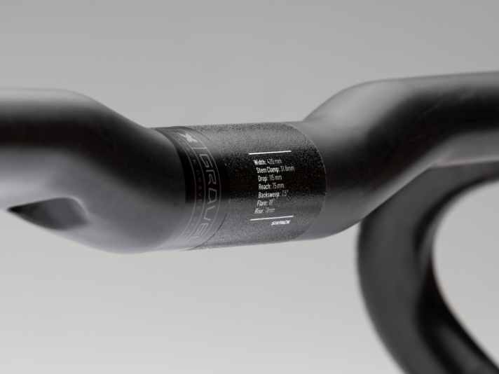 The carbon handlebars from Sixpack have an additional 11 mm rise.