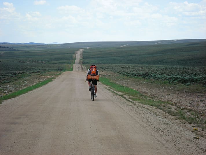 Die Tour Divide dürfte ein Sehnsuchtsziel für viele Bikepacking-Abenteuer sein. Auch, wer die über 4400 Kilometer im Rennformat zurücklegen will, muss sich auf Einsamkeit einstellen.