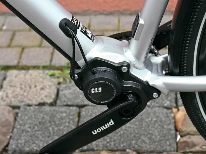 Special case: The Pinion 9-speed gearbox encourages shift-friendly riding.