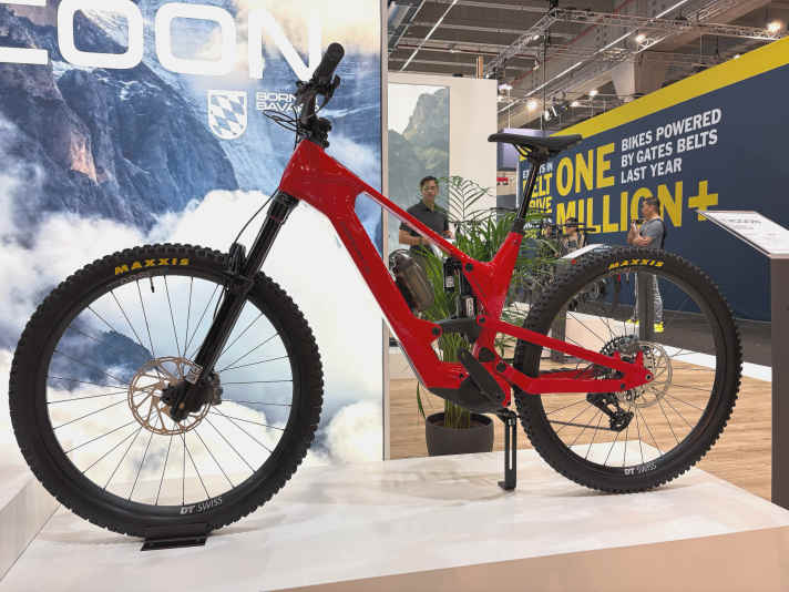Das Steppenwolf Tundra 10 ist das günstigere von zwei Modellen, kommt aber schon mit Ultimate-Fahrwerk von Rockshox.