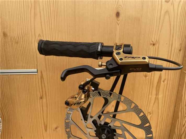 Die neue TRP EVO Pro mit den neuen Race-Bremsscheiben.
