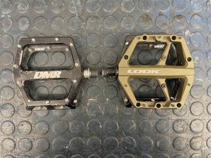 Die DMR Vault sind ein Klassiker unter den Flat-Pedalen. Vergleicht man sie mit den neuen LOOK-Tretern, sind die Abmessungen der Pedalkörper nahezu identisch.
