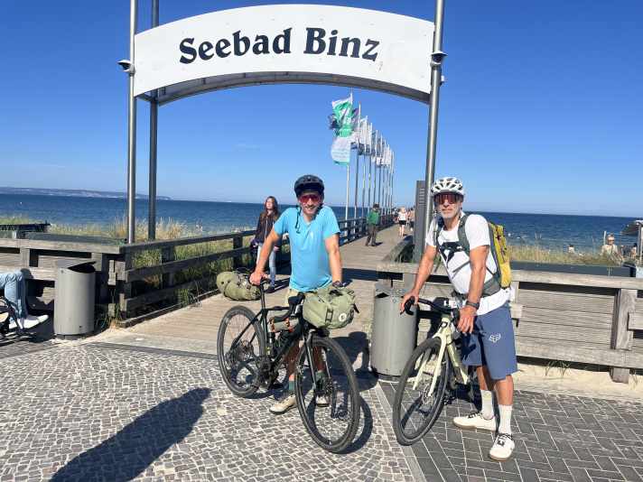 Destination atteinte : la station balnéaire de Binz sur Rügen. La voilà, la mer Baltique, bleue et vaste.
