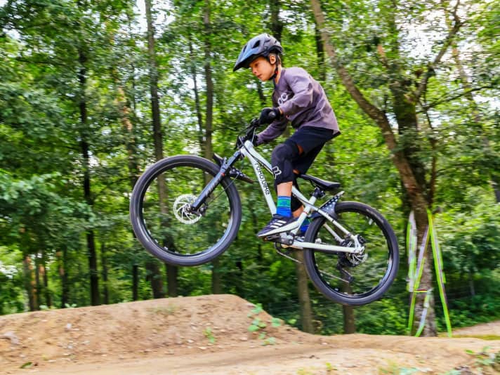 The roko.bike 24" Trail is the perfect bike for fun and action in the bike park.