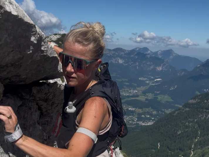 Gerade bei längeren sportlichen Aktivitäten spielt die perfekte Passform einer Sportbrille eine wichtige Rolle.