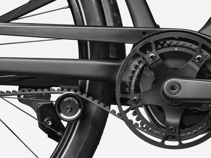 Verfügbar sind zwei Varianten: FlyingV 1 mit Shimano Di2-Elektronikschaltung und Gates-Riemen, FlyingV 2 mit mechanischer Nexus-Schaltung.