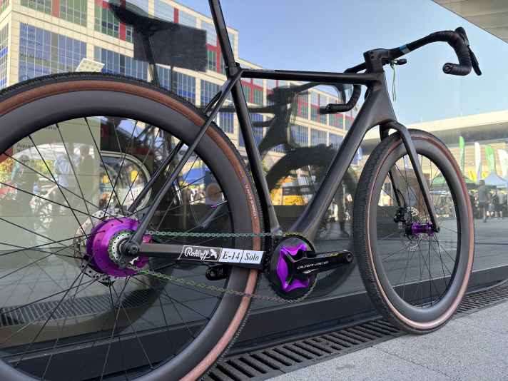 Moins sophistiqué, moins complexe : le moyeu à vitesses intégrées Rohloff E14 Solo se concentre sur l'essentiel et convient ainsi parfaitement aux vélos de sport.