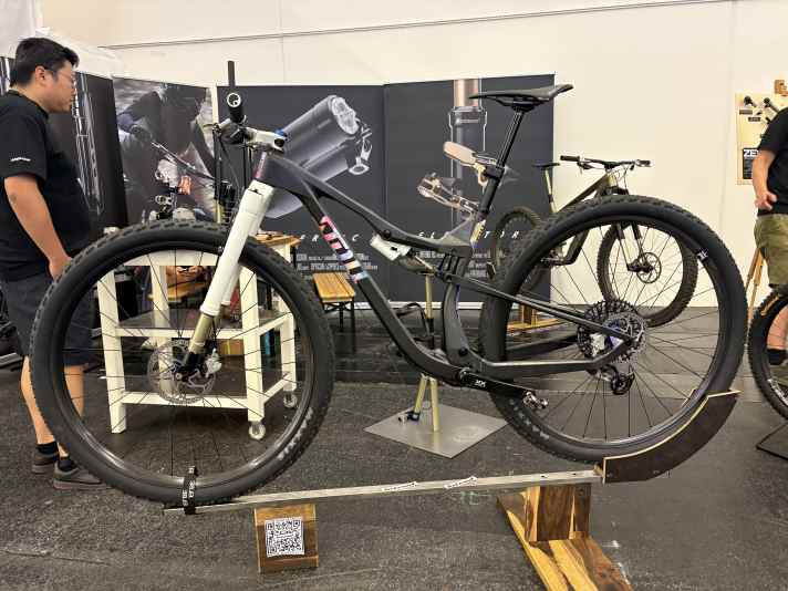 The Stoll P32 is the first production-ready 32-inch full-suspension bike and weighs just 10.2 kilos. Demand for the new wheel size is high.