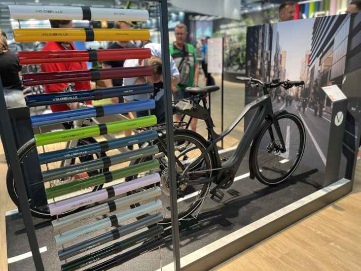 Nicht nur verschiedenen Ausstattungsvarianten stehen im Velo De Ville-Baukasten zur Verfügung, sondern auch viele Rahmenfarben.