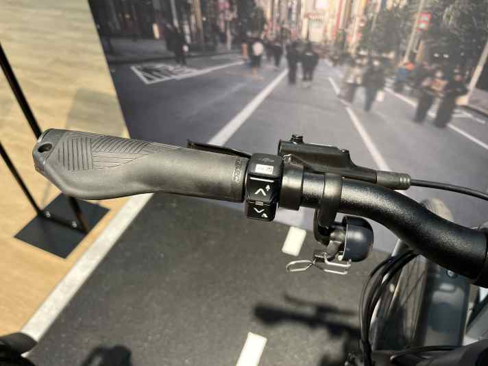 Über das Bedienelement an der linken Lenkerseite werden die Unterstützungsstufen des DJI-Motors gewählt.