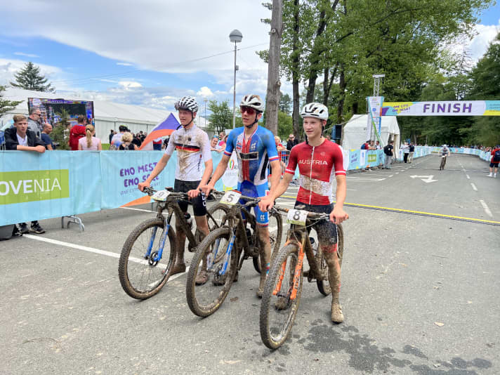 The three U17m XCO winners at the European Youth Olympic Festival 2023, from left: Elias Hückmann (2nd place), Krystof Bazant (1st place) and Valentin Hofer (3rd place).