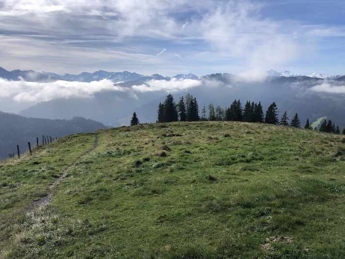 A few easy trails break through the gravel band. Stage 2 of the first Gravel Peaks event has plenty to offer.