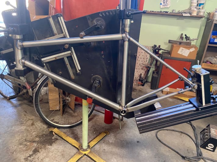 Finished welding! The photos sent by e-mail of the progress of the work sweetened the day like a Christmas calendar.