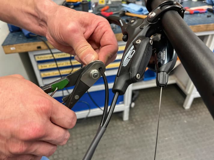 9 Connecting the circuit