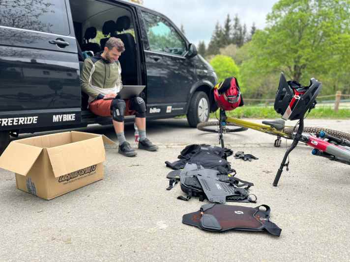 Warum fallen die Rückenprotektoren so kurz aus? Eine Frage, die uns beim Test immer wieder gestellt wurde