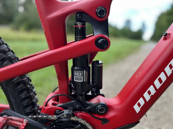 ... In the rear, the Rockshox Deluxe should provide peace and quiet.