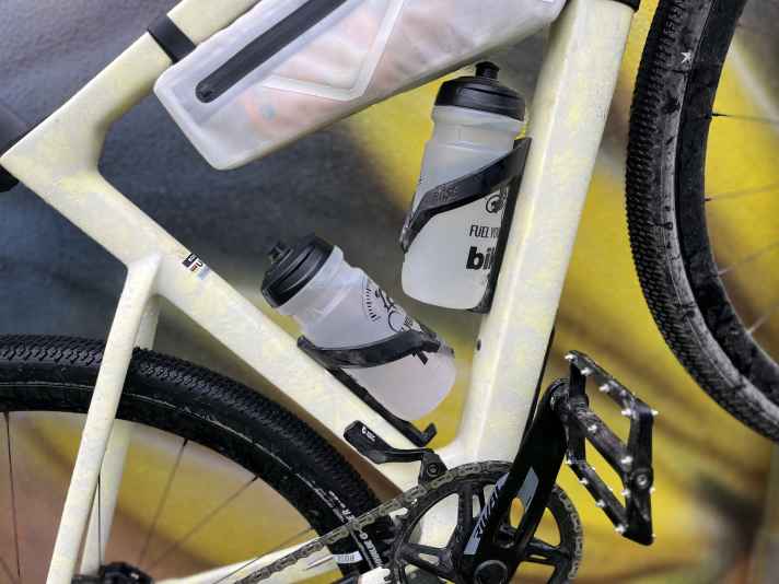 Dieses marmorierte Gelb/beige nennt Rose: Dirty Lemon. 
Anfangs dachte ich: geht so! Am Ende fand ich’s schön.