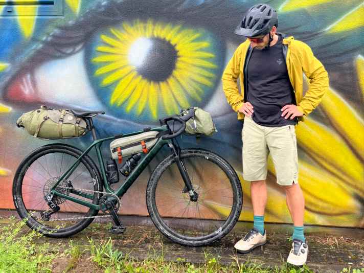 Zwei Modelle bieten die Italiener an. Das Arcadex Pro, siehe Foto (ab 4150 Euro). Und das Arcadex Comp (ab 2949 Euro). Und ja, ihr seht richtig. Das sind Flat-Pedals an den Kurbeln.